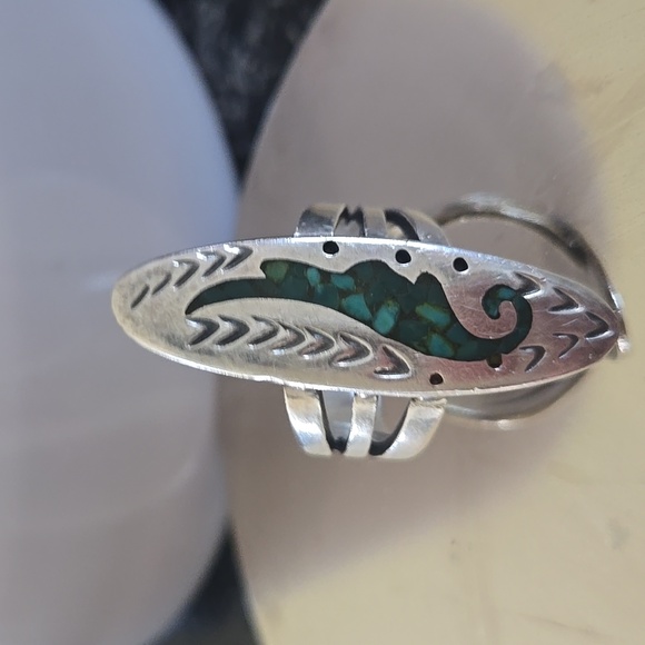 Vintage Juan Singer (Navajo) Silver and Turquoise Ring - Picture 2 of 7